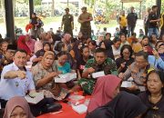 HUT TNI Ke-80: Kodim 0502 Jakarta Utara Bagikan Paket Sembako dan Makanan Gratis kepada Masyarakat