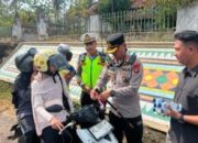 Dalam rangka menyemarakkan hari Kemerdekaan Republik Indonesia yang ke-81, Polres Way Kanan melalui program Polantas Karib” menggelar aksi sosial dengan membagikan bendera Merah Putih dan air minum gratis kepada pengguna jalan