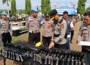 Kapolres Way Kanan AKBP Ramadhona, S.H., S.I.K. memimpin apel pagi perdana di Lapangan Mako Polres Way Kanan, Kamis (6/8/2026)